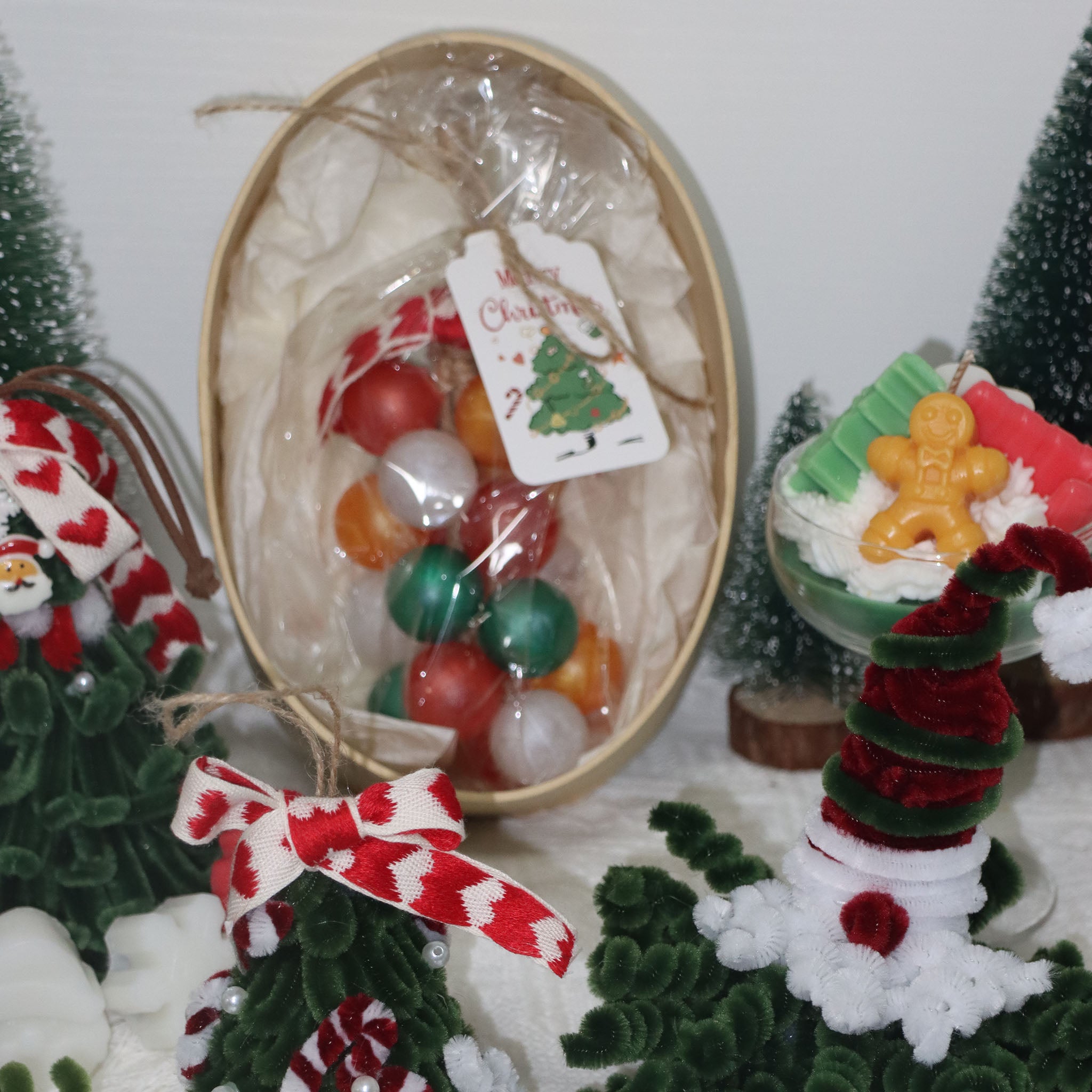 【Christmas Limited】 Essential Oil Soap Garland (20 Soaps) Red Green White Gold Color | Natural Grape Scent, Hanging Decoration | Random Gift: Christmas Tree or Santa Claus Pipe Cleaner Ornament