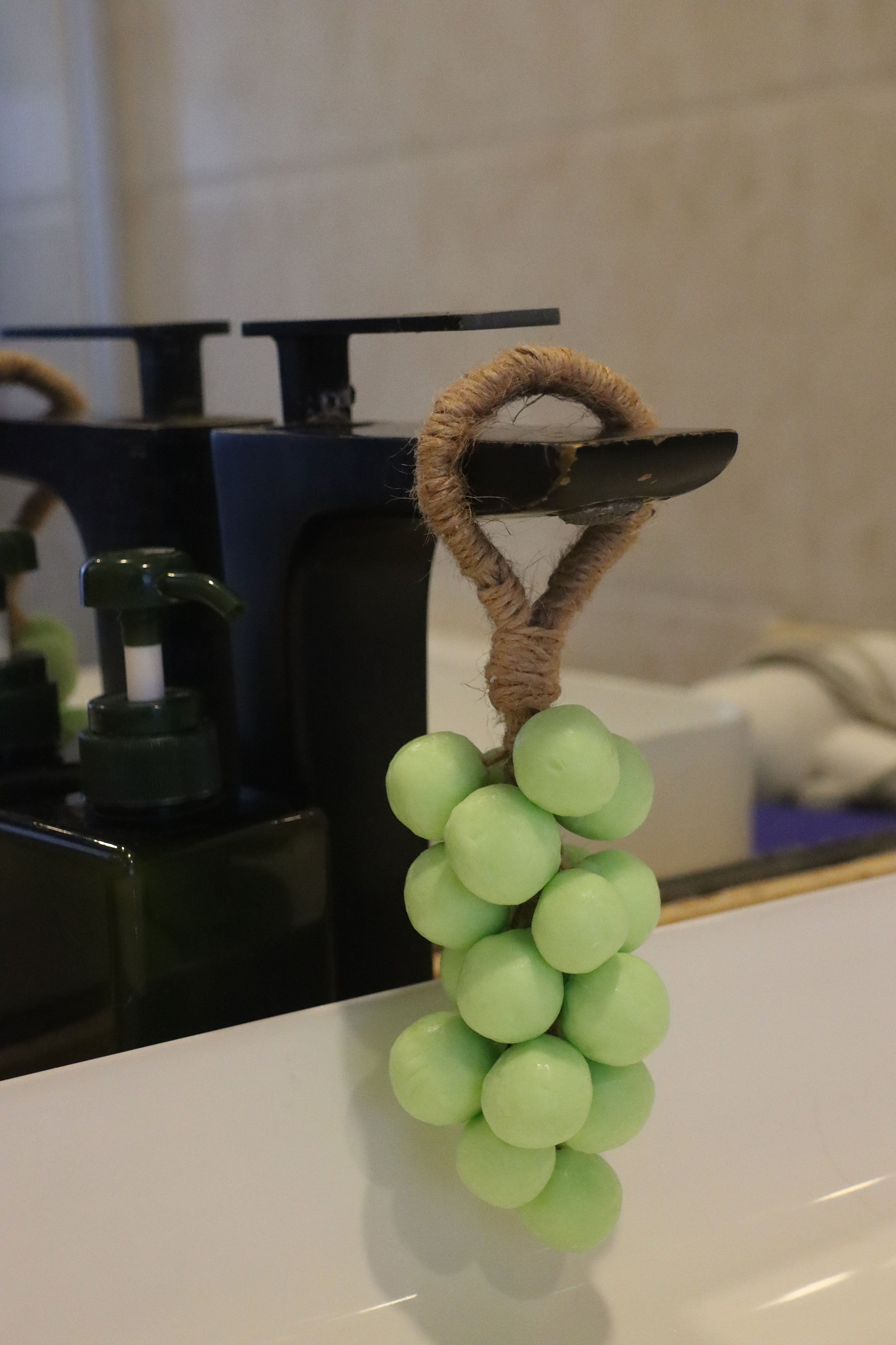 Handmade Grape Soap for Natural Moisture and a Gentle Cleanse, Leaves Skin Feeling Silky-soft with a Lasting, Subtle Fragrance