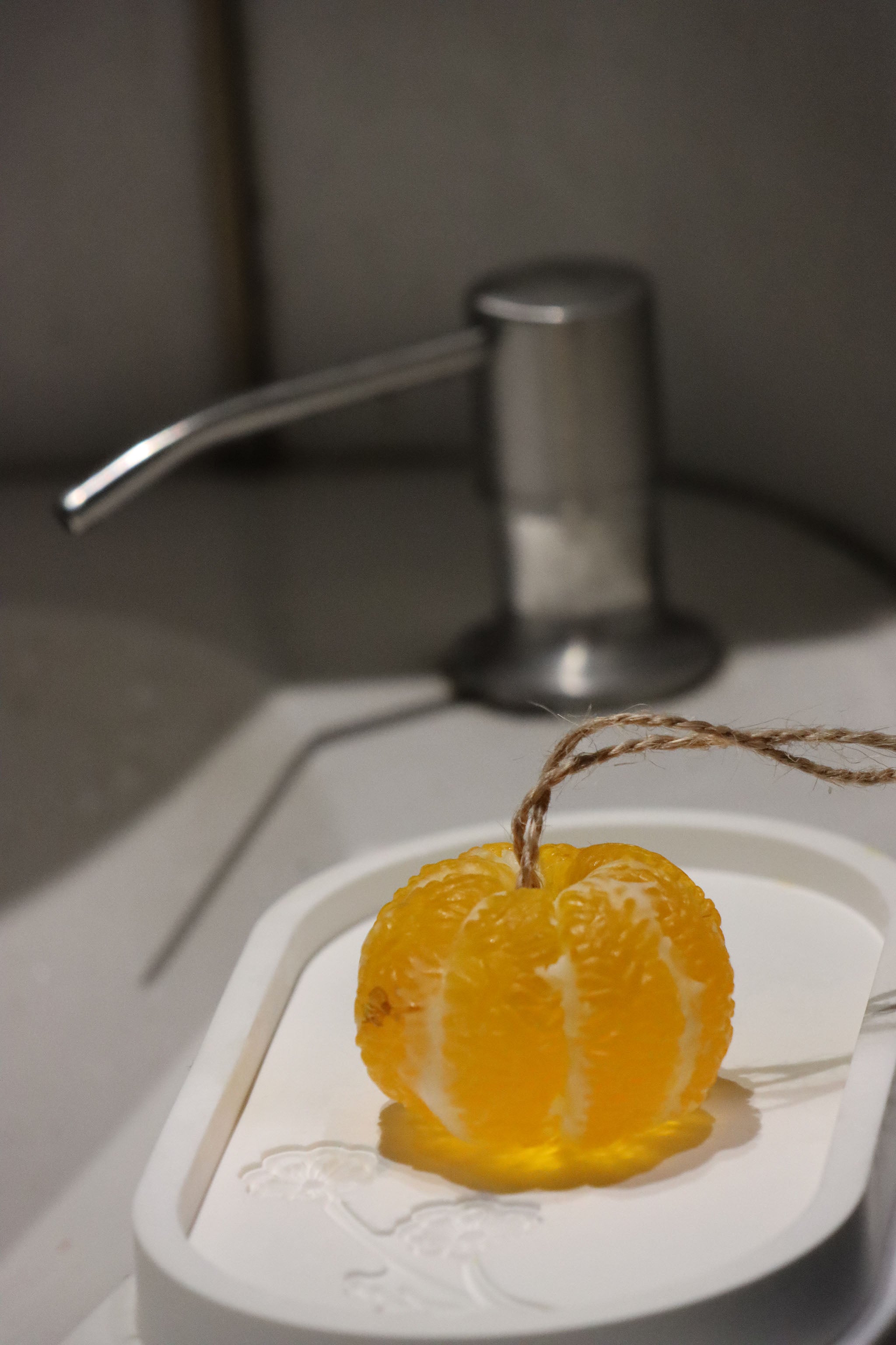 Concise & Accurate Natural Orange Essential Oil Handmade Soap , Citrus Scent, Gentle Cleansing, Suitable for Sensitive Skin