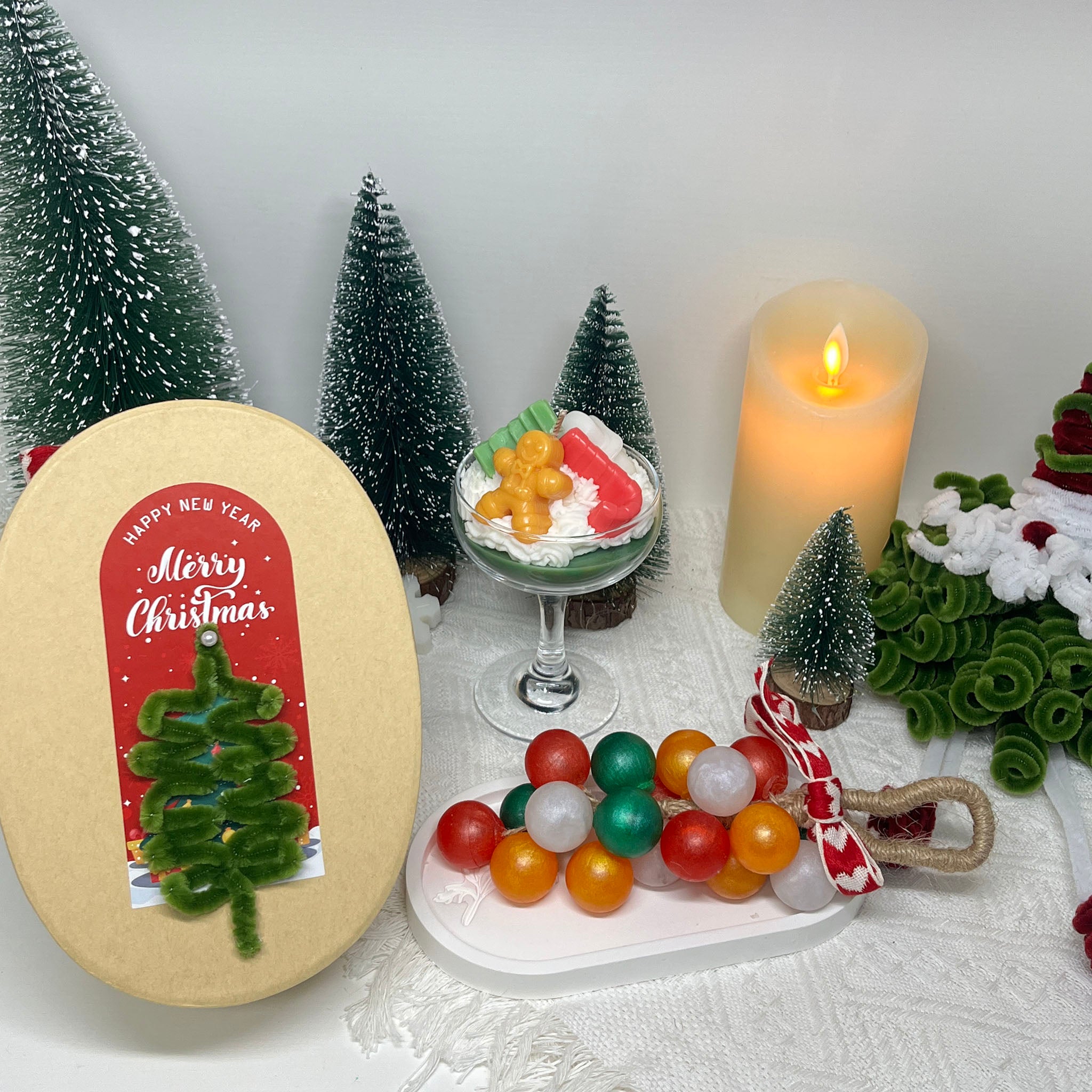 【Christmas Limited】 Essential Oil Soap Garland (20 Soaps) Red Green White Gold Color | Natural Grape Scent, Hanging Decoration | Random Gift: Christmas Tree or Santa Claus Pipe Cleaner Ornament