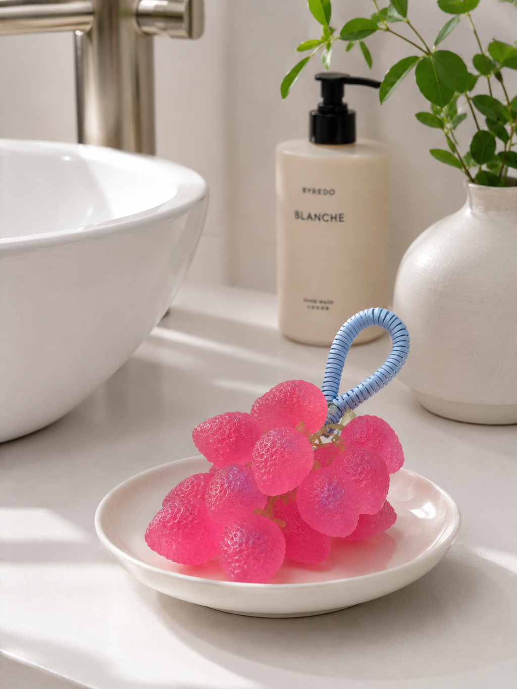 Handmade Strawberry Cluster Soap – 16 Strawberry Artisan Soap Bunch | Fruit Shaped Glycerin Soap Gift (130g)
