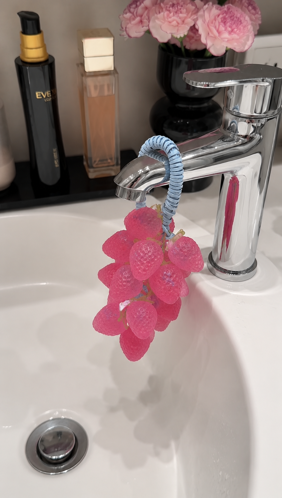 Handmade Strawberry Cluster Soap – 16 Strawberry Artisan Soap Bunch | Fruit Shaped Glycerin Soap Gift (130g)
