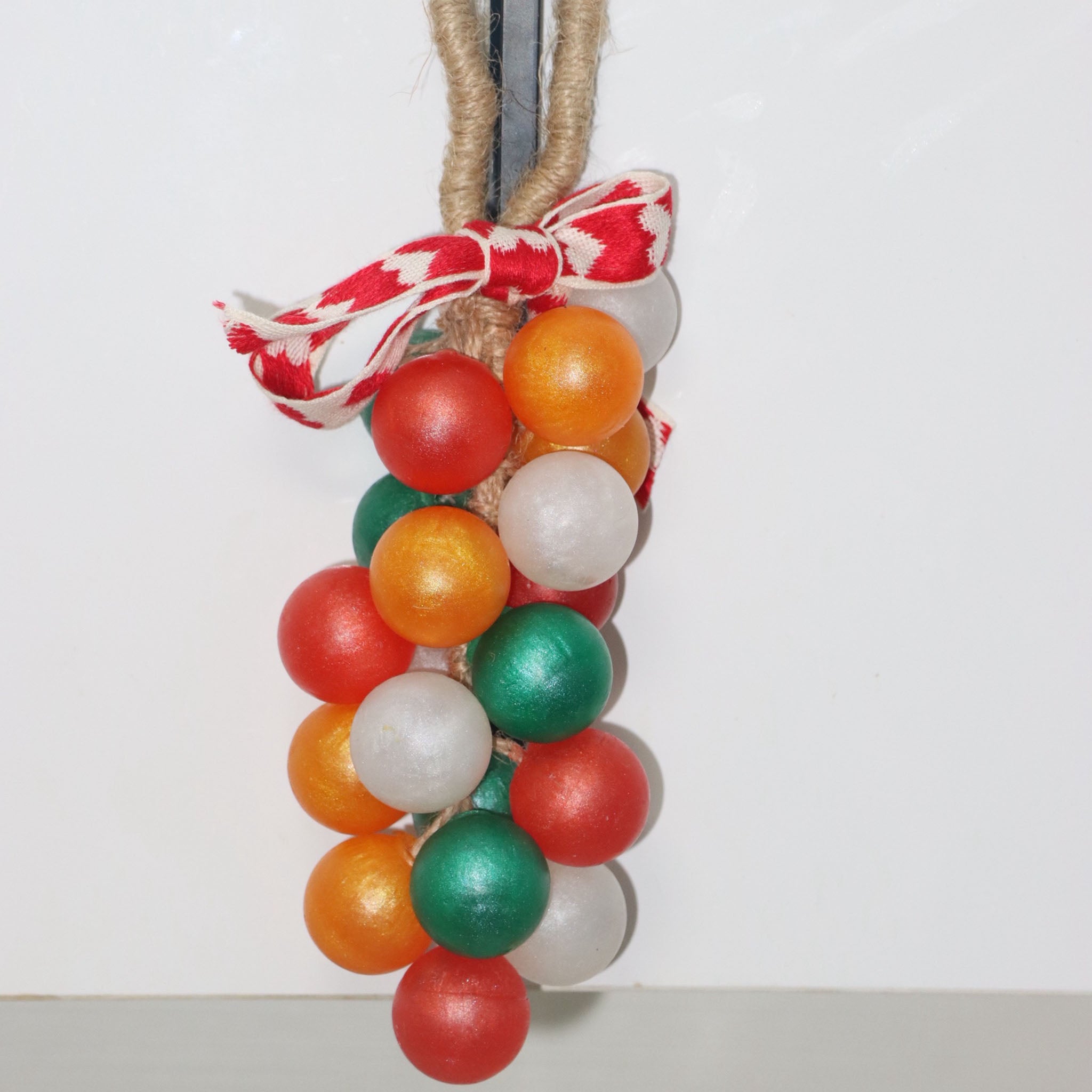 【Christmas Limited】 Essential Oil Soap Garland (20 Soaps) Red Green White Gold Color | Natural Grape Scent, Hanging Decoration | Random Gift: Christmas Tree or Santa Claus Pipe Cleaner Ornament