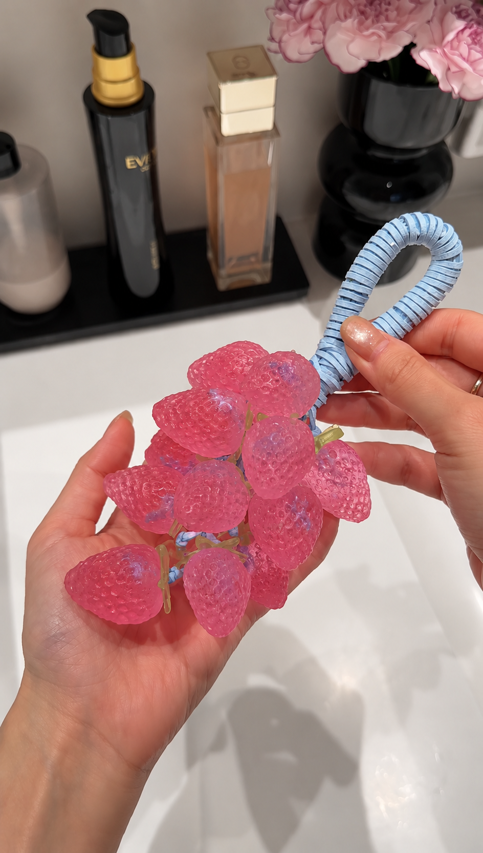 Handmade Strawberry Cluster Soap – 16 Strawberry Artisan Soap Bunch | Fruit Shaped Glycerin Soap Gift (130g)